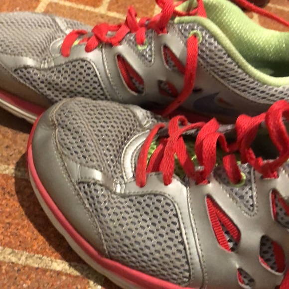 Nike Dual Fusion Lite Silver Sneakers - Picture 2 of 8